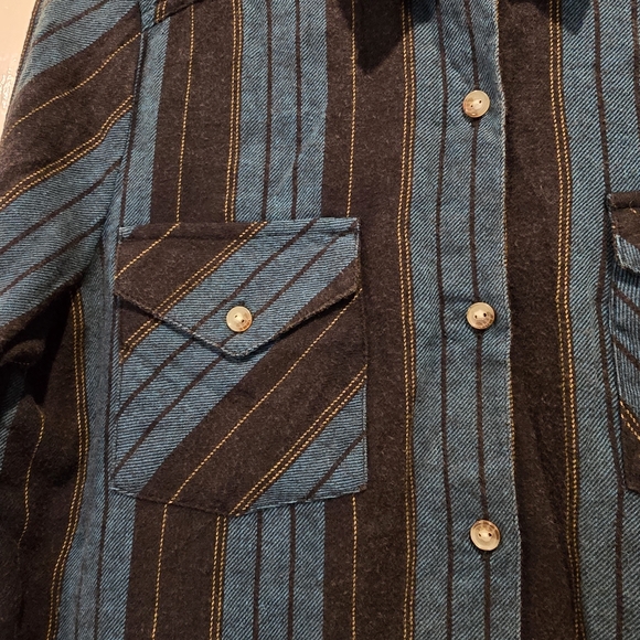 RVCA Flannel button-up shirt raw fray bottom hem long sleeve small - Picture 4 of 4